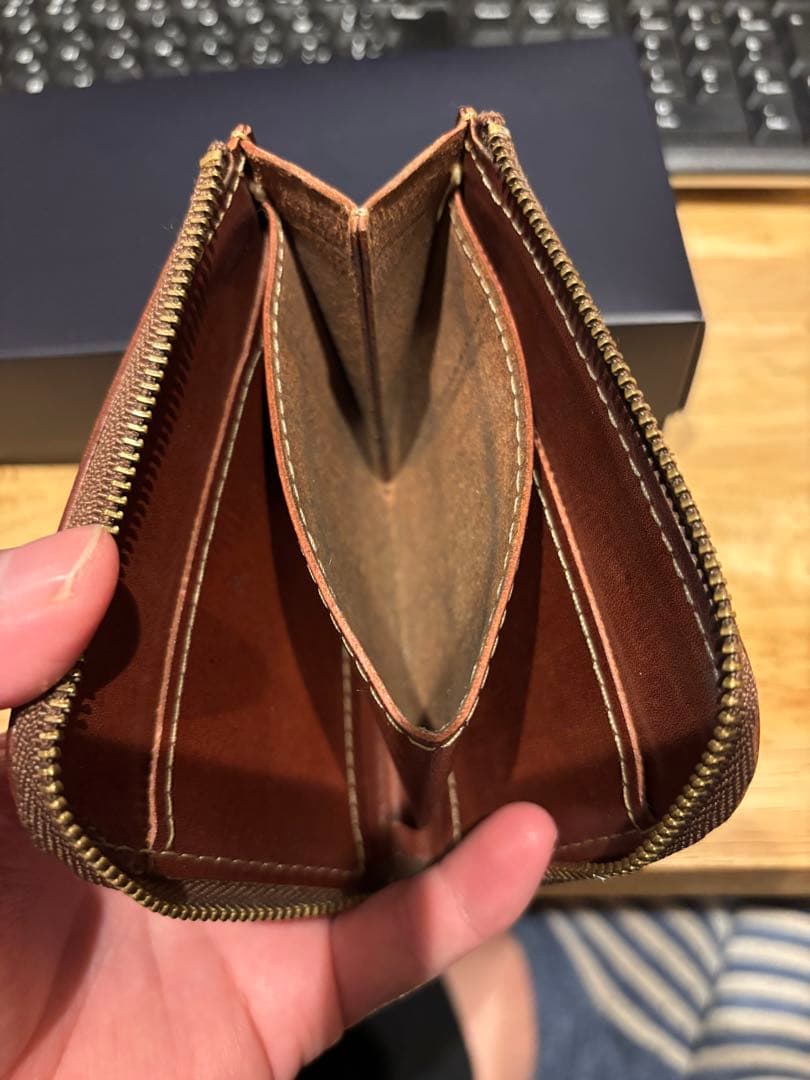 土屋鞄　ディアリオ ハンディLファスナー　ブラウン