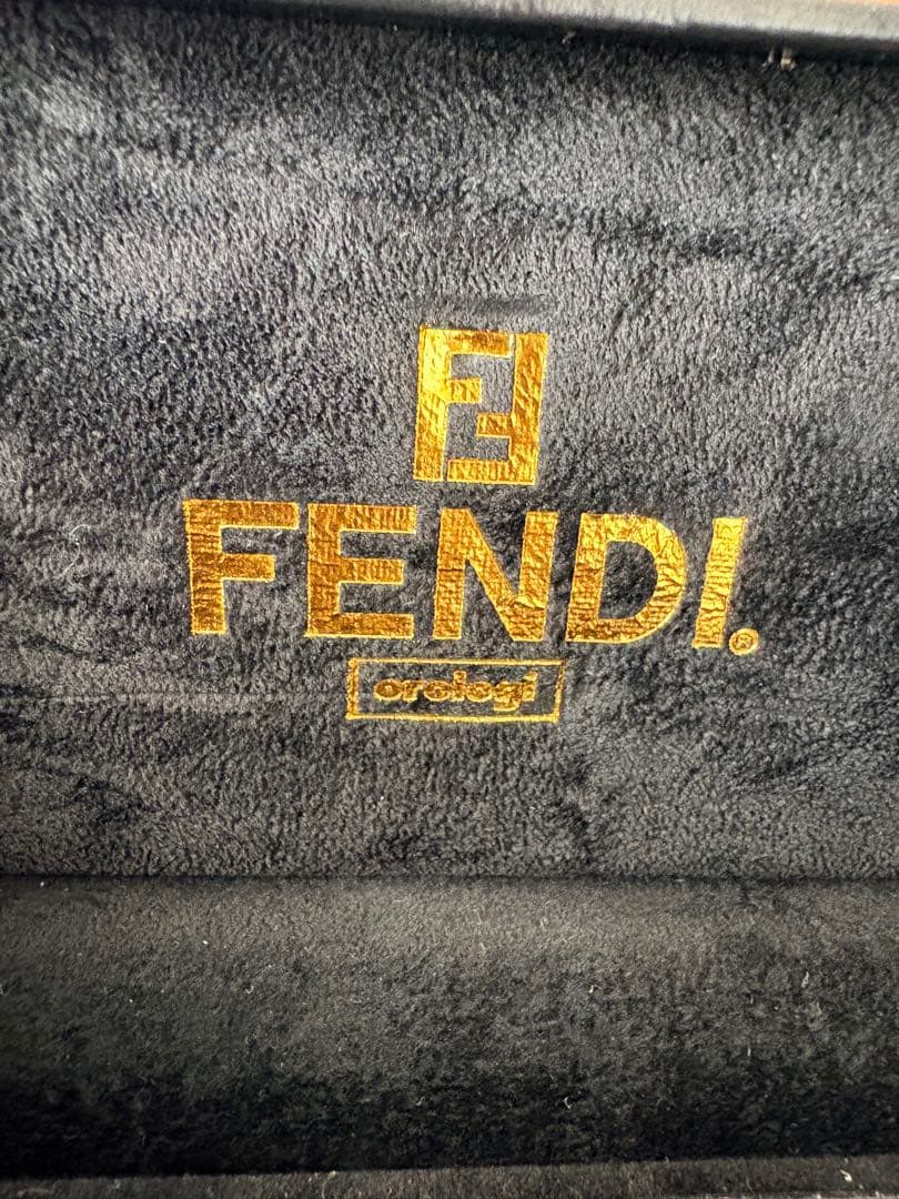 FENDI 腕時計(クォーツ) 交換用ベルト4本付き