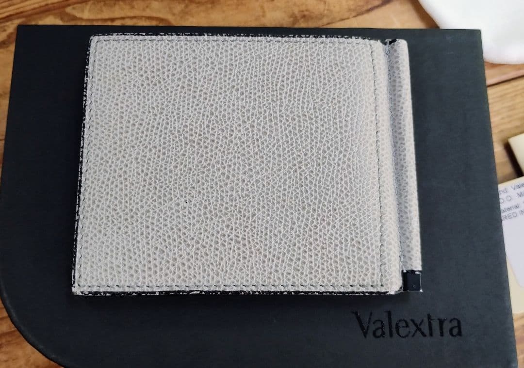 美品！Valextraヴァレクストラ マネークリップ 二つ折り財布
