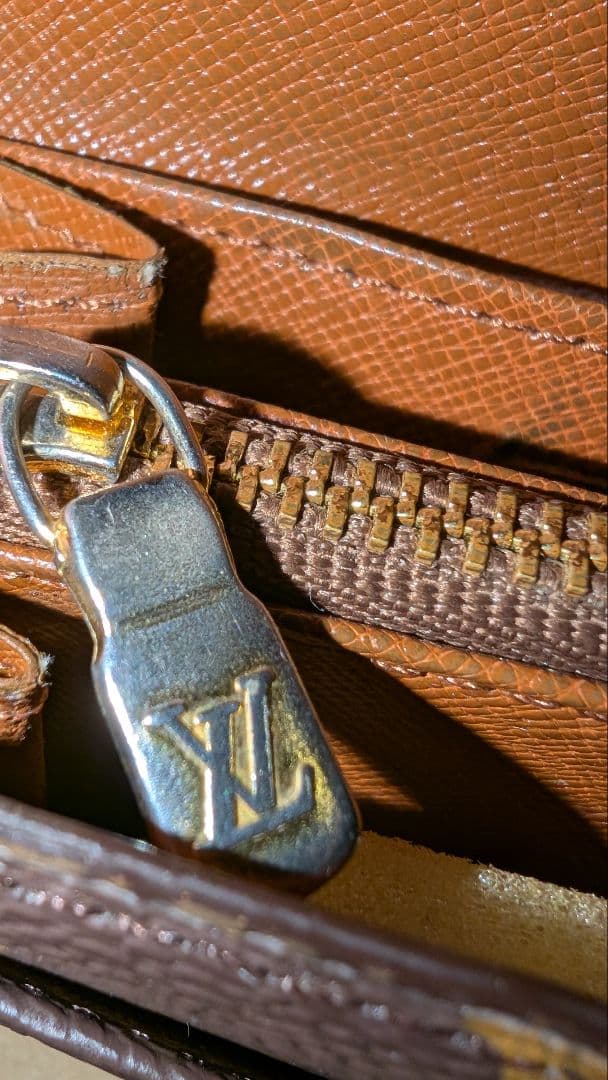 LOUIS VUITTON ルイヴィトン ポルトフォイユ・サラ 二つ折り財布