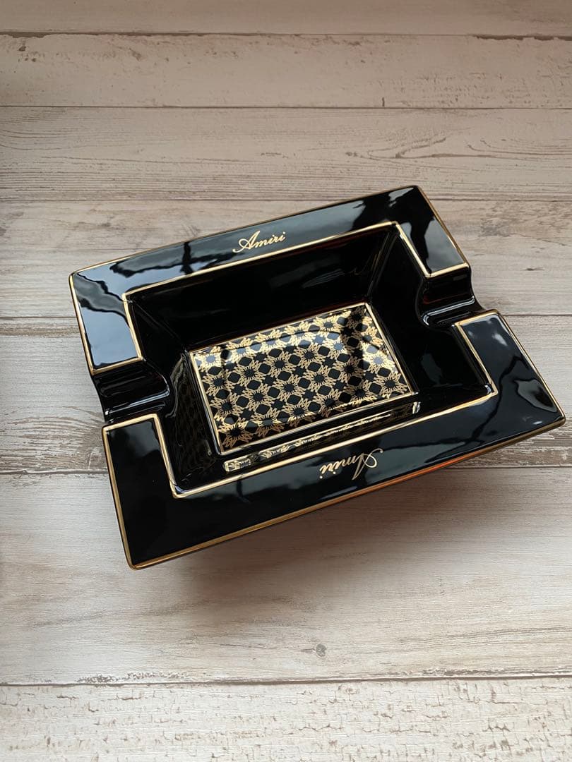 【大幅値下げ】【非売品】Amari 黒 陶器製 大きめ灰皿