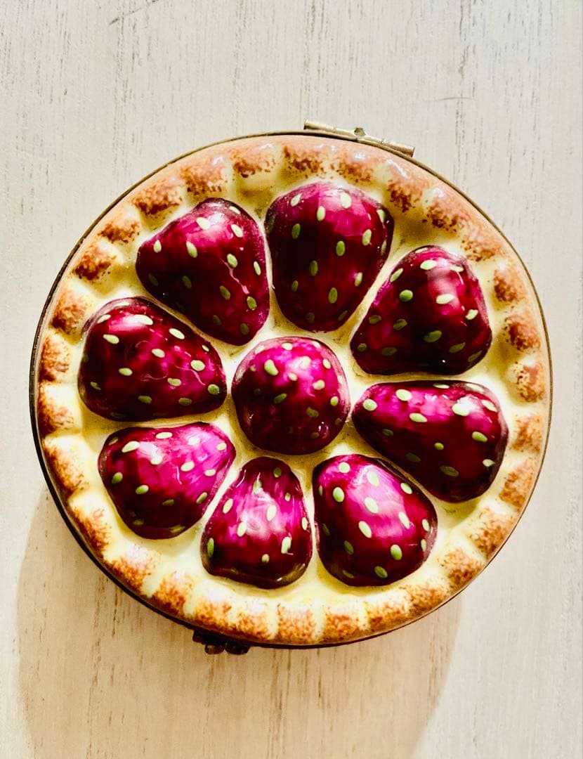 ひ*り様 リモージュ　フランス　ストロベリーパイ型小物入れ　ピルケース