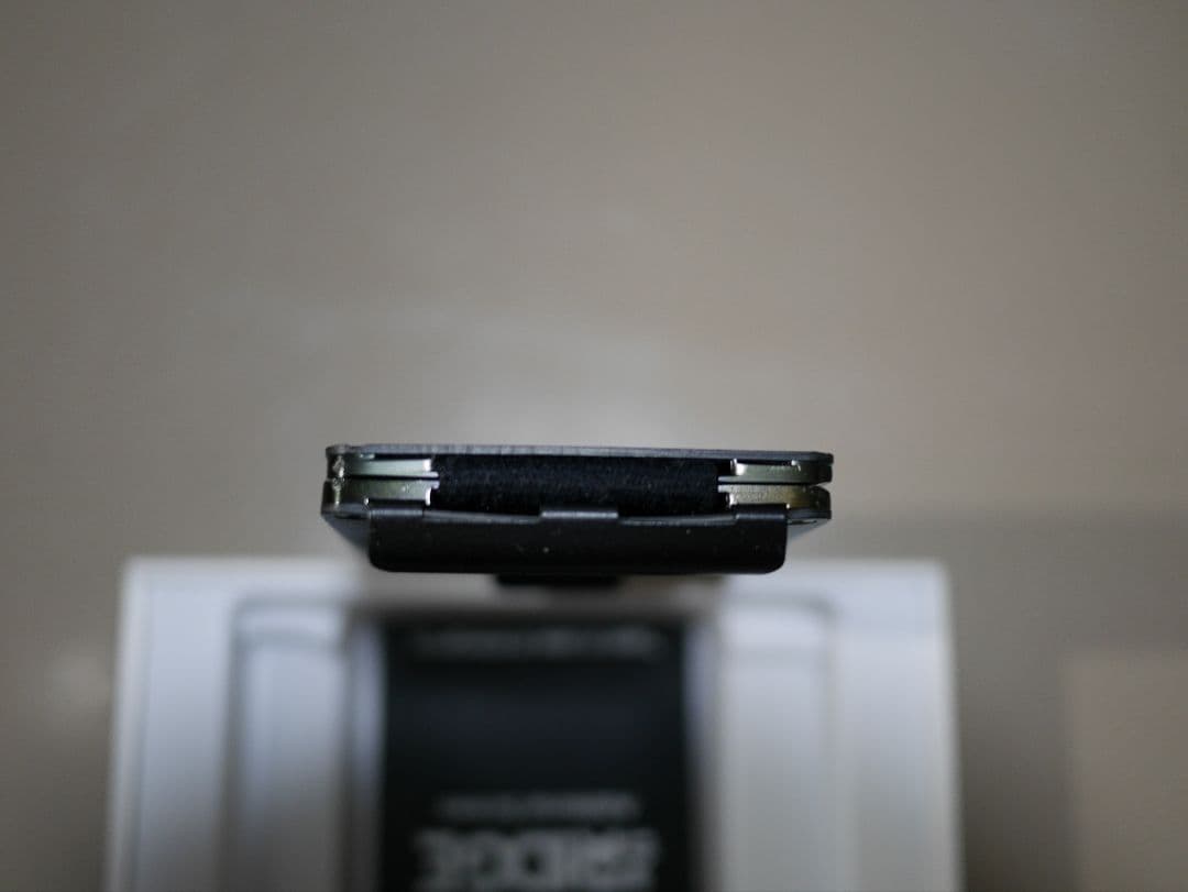 小物 The Ridge Forged Carbon Money Clip