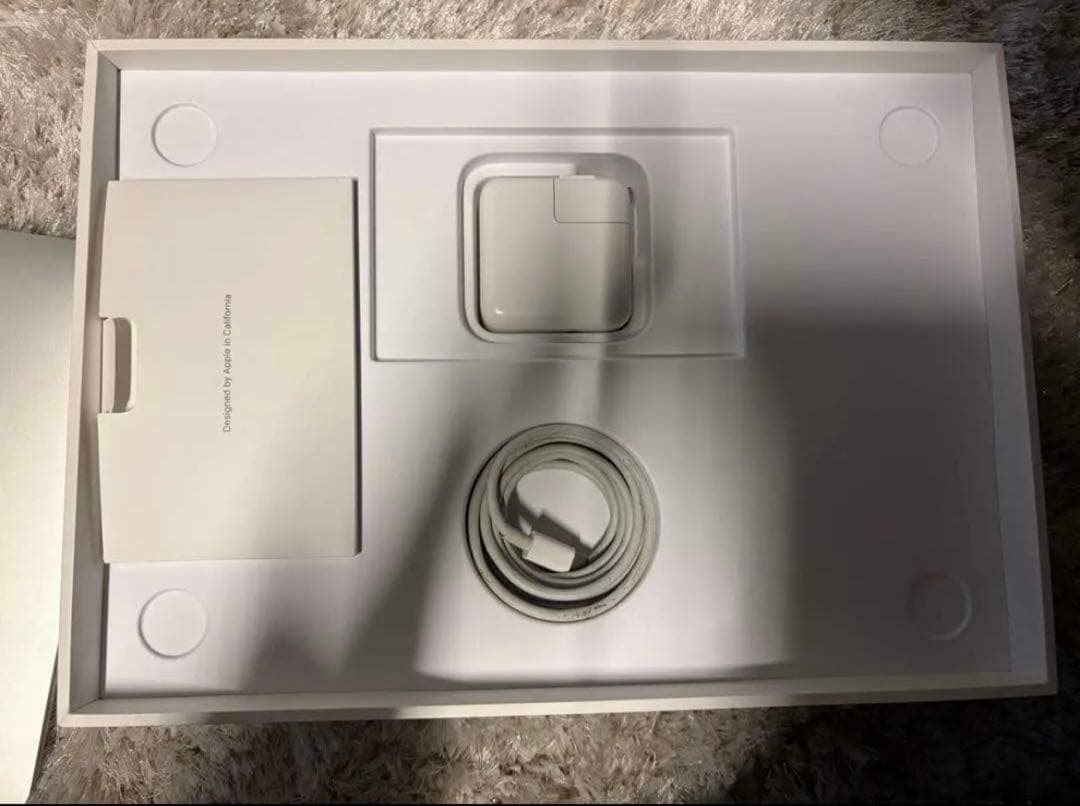 Apple MacBook 本体 充電器付き