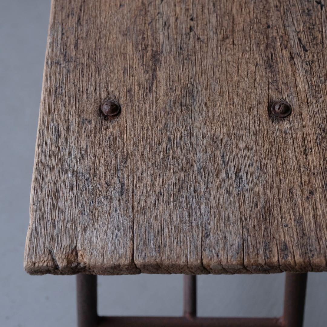 枯れた天板の鉄脚展示台　サイドテーブル 陳列棚 インダストリアル 古道具 古家具