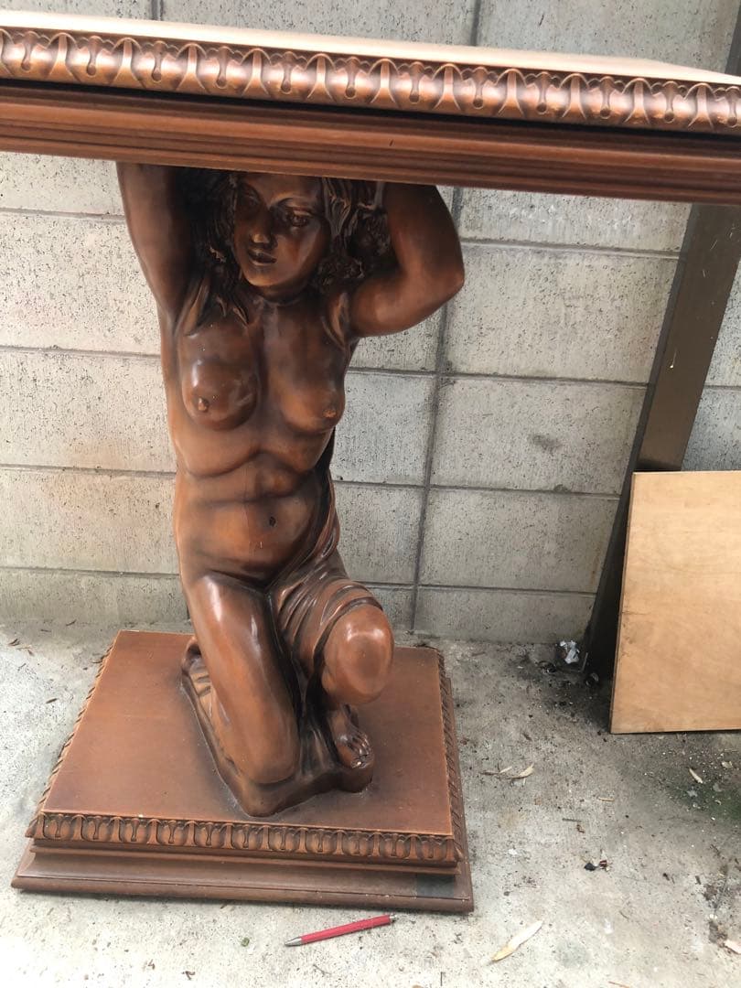 彫刻的女性像のテーブル　アンティーク　最終値下げ