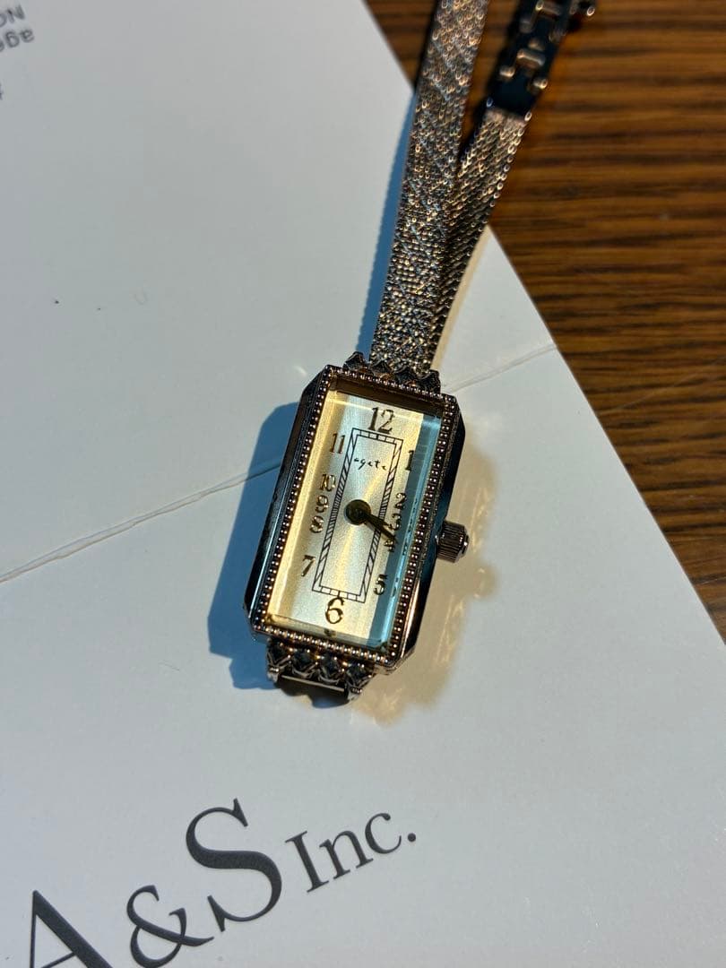 アガットエレガントなアナログ腕時計