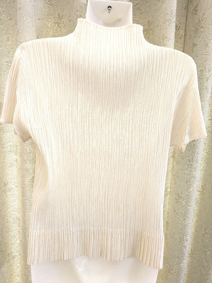 PLEATS PLEASE　プリーツプリーズ半袖トップス　3　美品