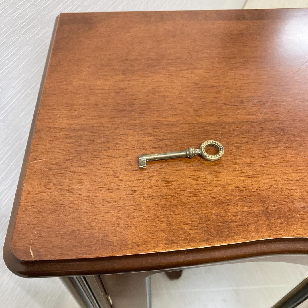 イタリア製 クラウディオ 猫脚 ガラスキャビネット 鍵付き 飾り棚