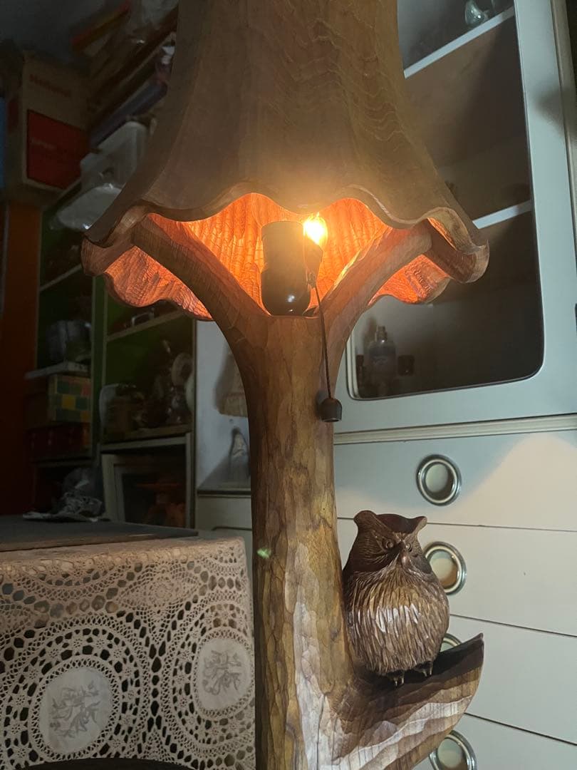 希少 フロアスタンドライト フクロウ 縁起物 木彫 インテリア 木製 風水 レア