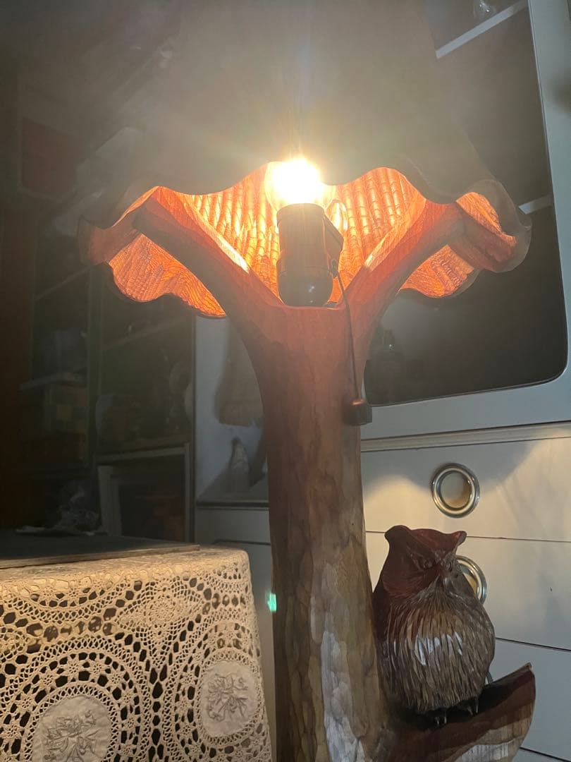 希少 フロアスタンドライト フクロウ 縁起物 木彫 インテリア 木製 風水 レア