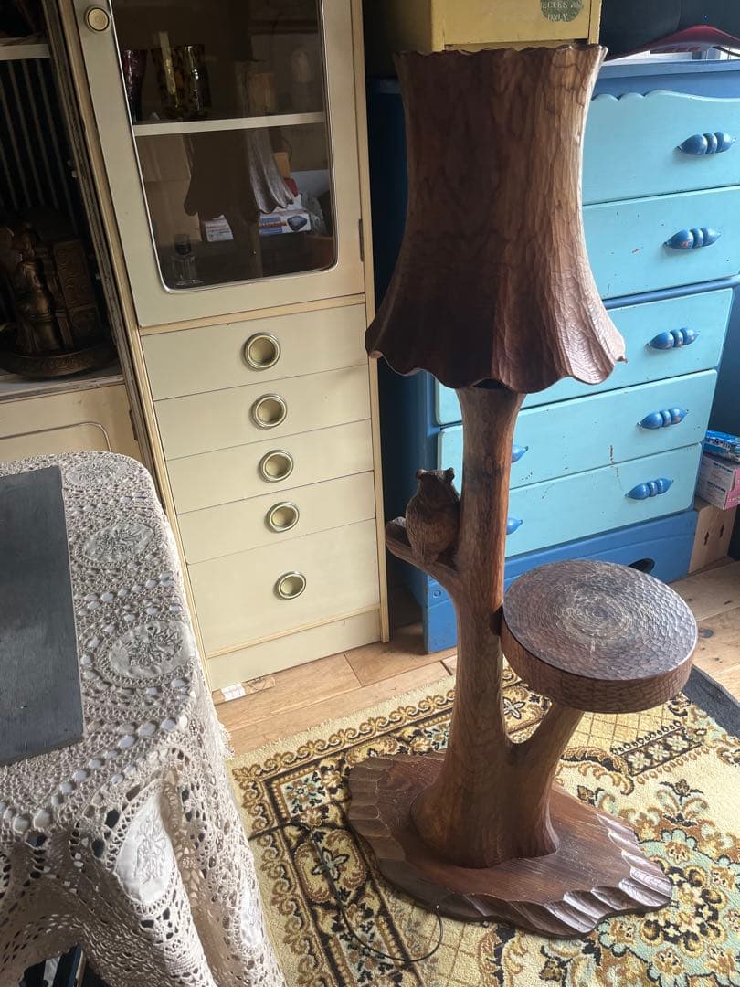 希少 フロアスタンドライト フクロウ 縁起物 木彫 インテリア 木製 風水 レア