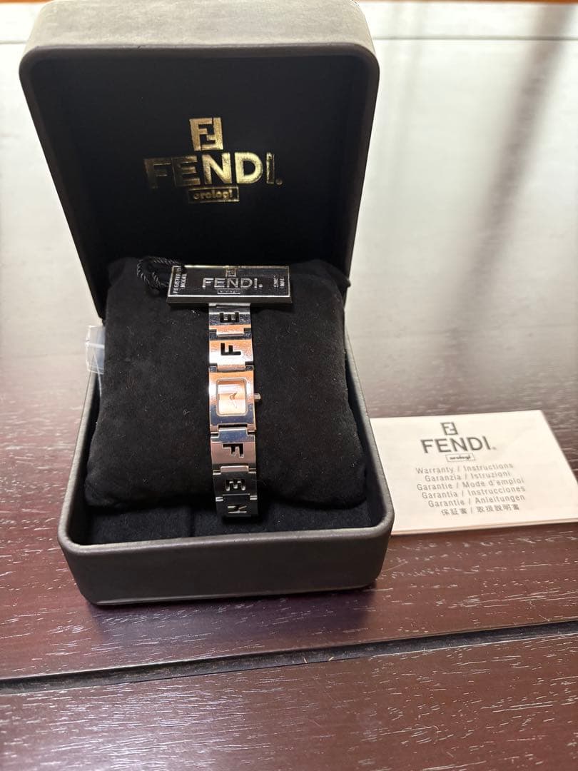 FENDI 腕時計　ピンク