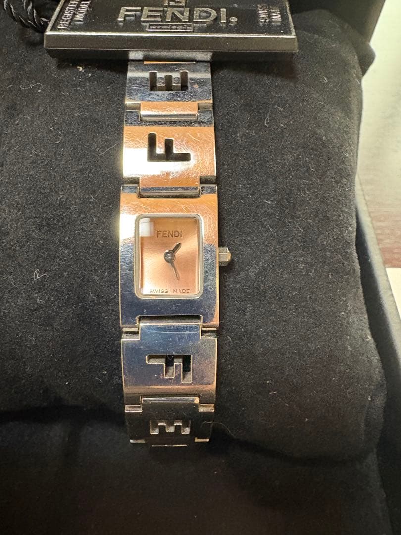 FENDI 腕時計　ピンク