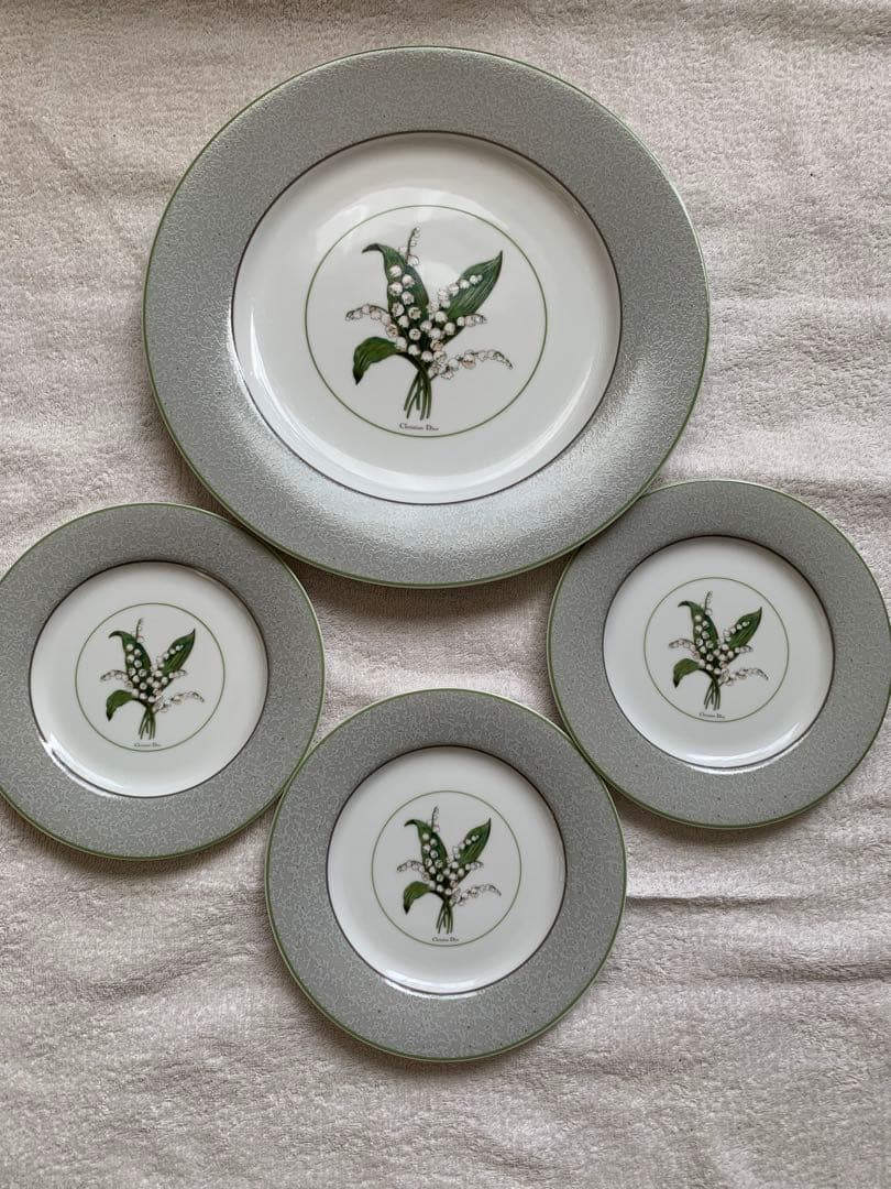 【未使用】クリスチャンディオール　スズランデザインの皿セット 4枚