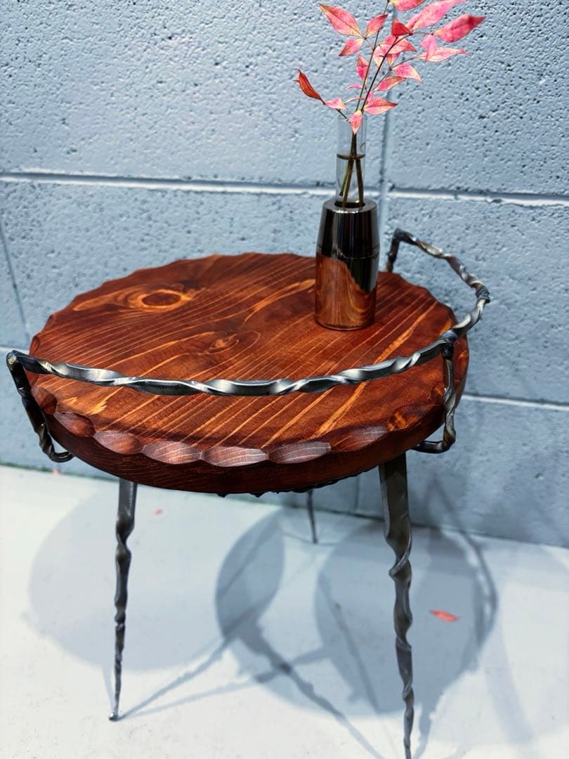 インダストリアルなサイドテーブル　コーヒーテーブル　観葉植物置き台ナイトテーブル