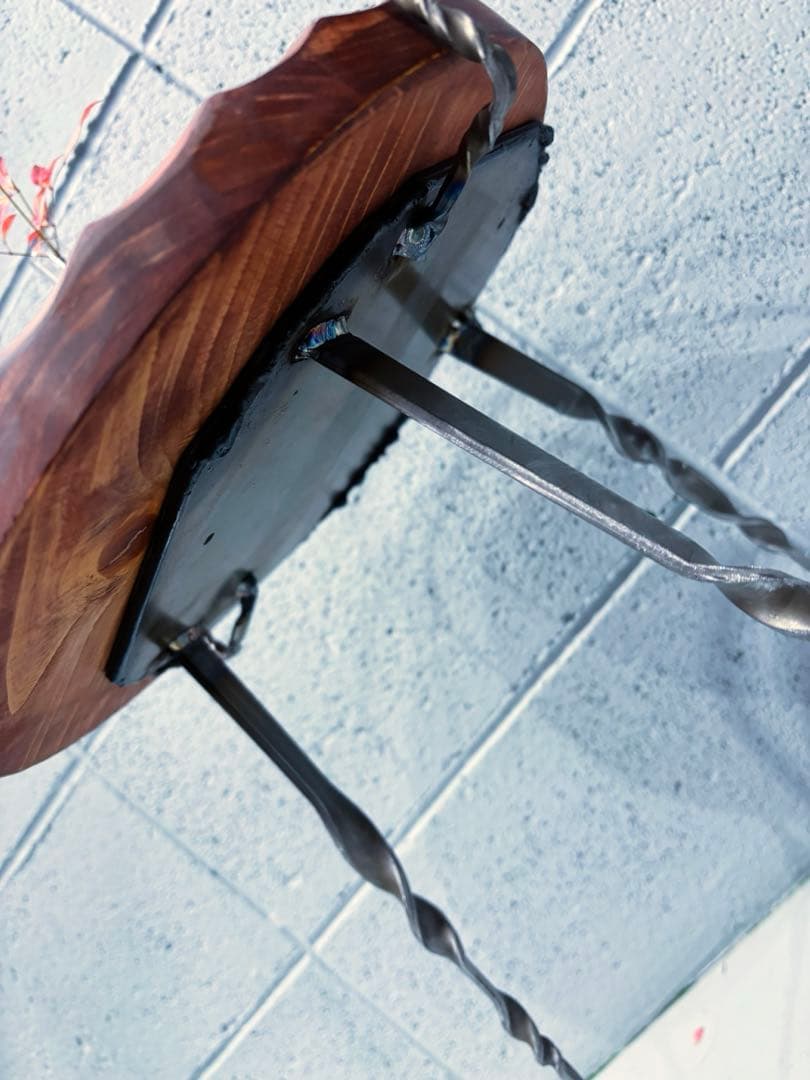 インダストリアルなサイドテーブル　コーヒーテーブル　観葉植物置き台ナイトテーブル