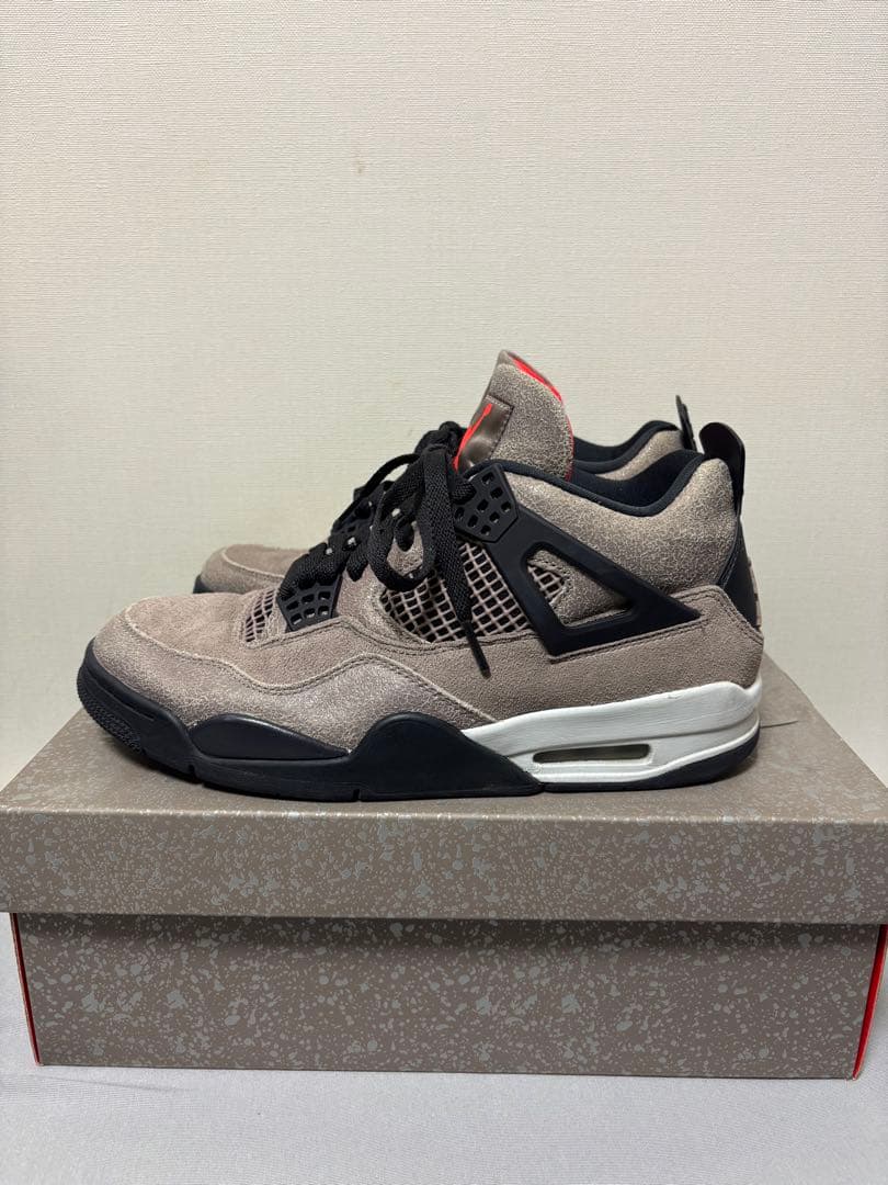 【ダイキ】Nike Air Jordan 4 \"Taupe Haze\"