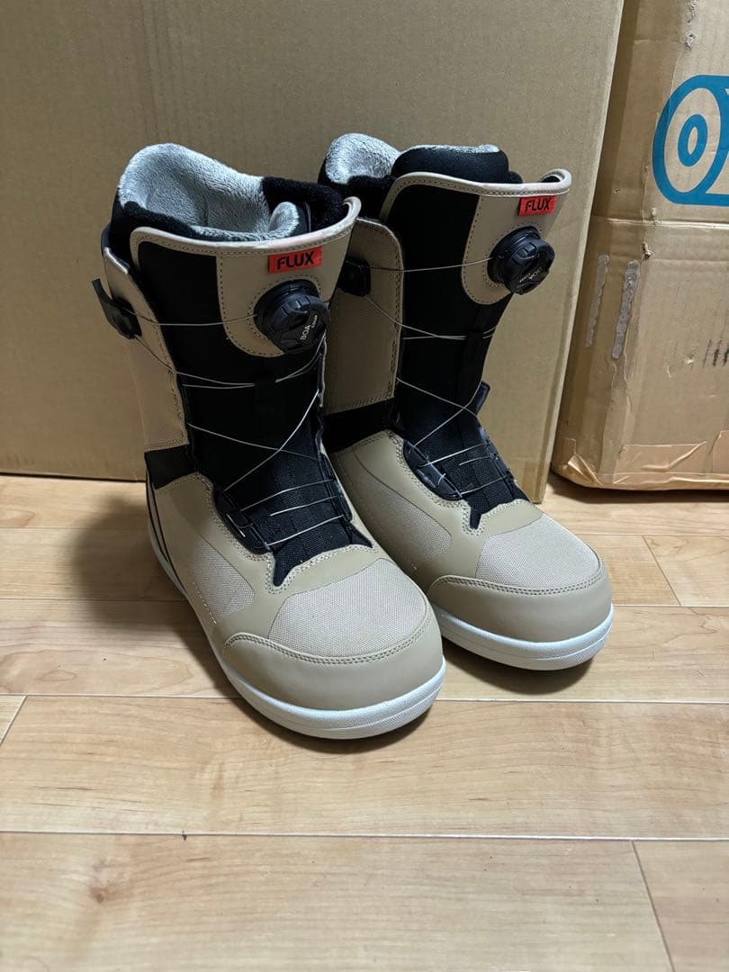ほぼ新品！　FLUX スノーボードブーツ ベージュ/ブラック　28.5