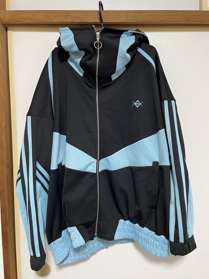 《最終値下げ明日まで‼️》レフレムボリュームネックライン切り替えジャージパーカー