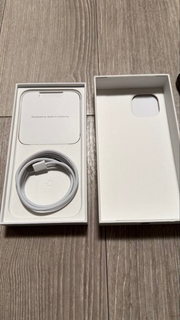 【Apple交換後ほぼ未使用】iPhone 15 Plus 128GB おまけ付