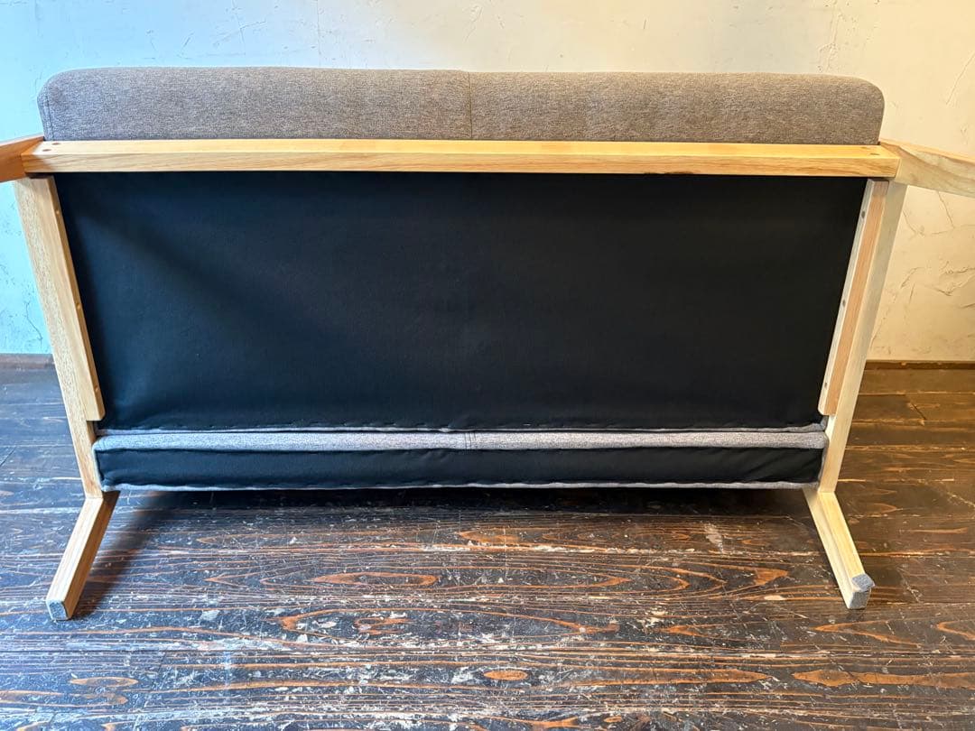 グレーの2人掛けソファ　2p モダン