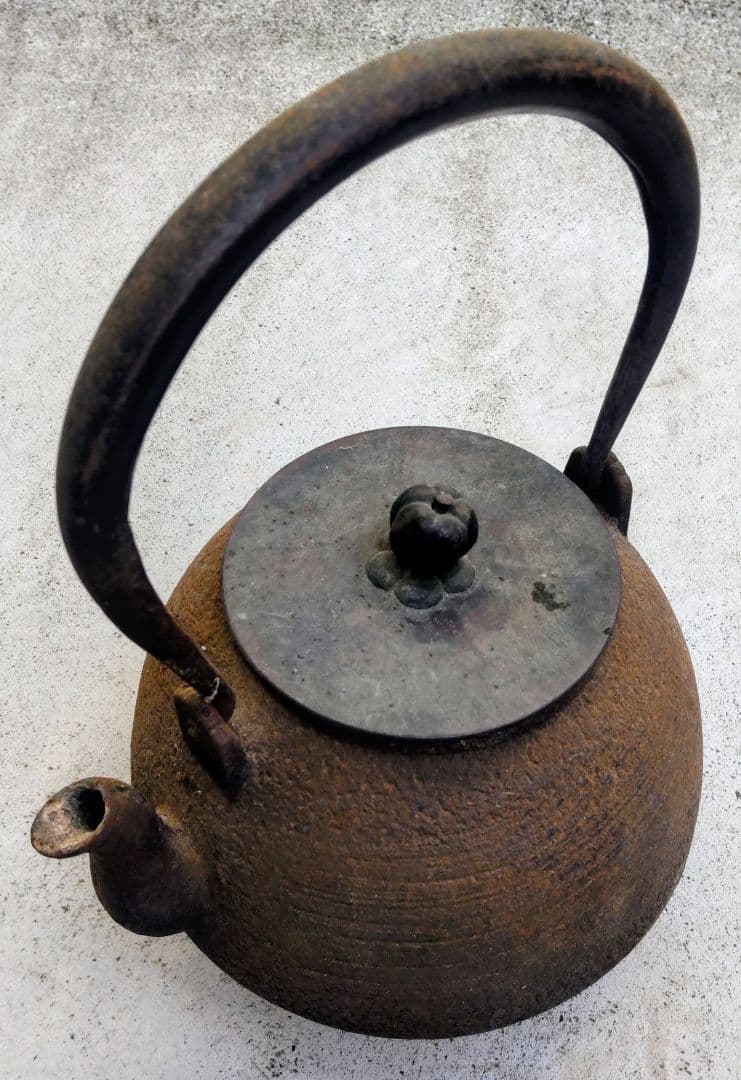 「大切に保管していました」味わいのある鉄瓶／用の美を感じる品／龍文堂造／骨董