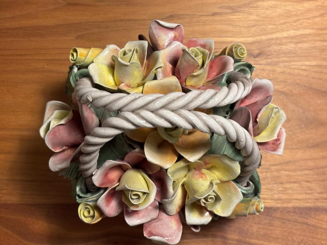 イタリア製　陶花　陶器の置物　バラ　バスケット　ハンドメイド