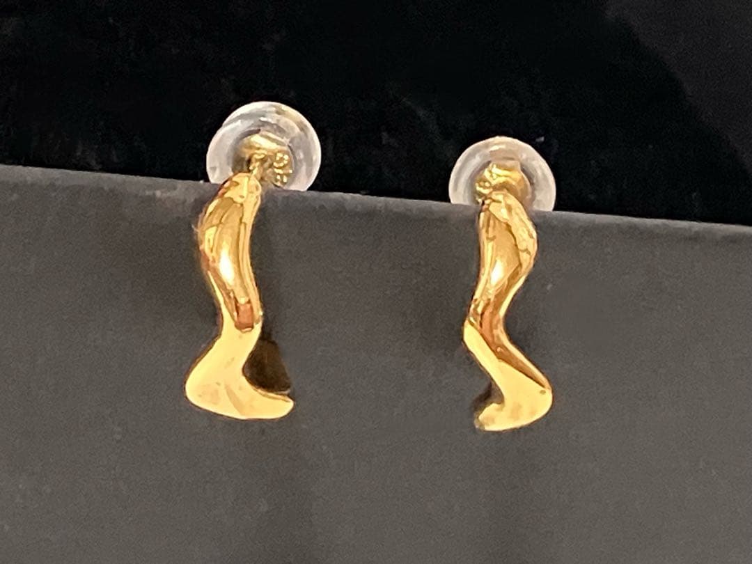 K18刻印 ウェーブフープピアス 未使用 アレルギー対応 1.37ｇ 18金