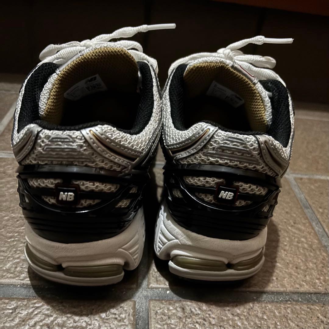 美品　ニューバランス　M1906RA 23.5 スニーカー