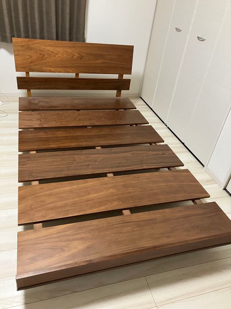 ニトリ　セミダブルベッドフレーム　購入希望者さんはコメント下さい。即購入不可