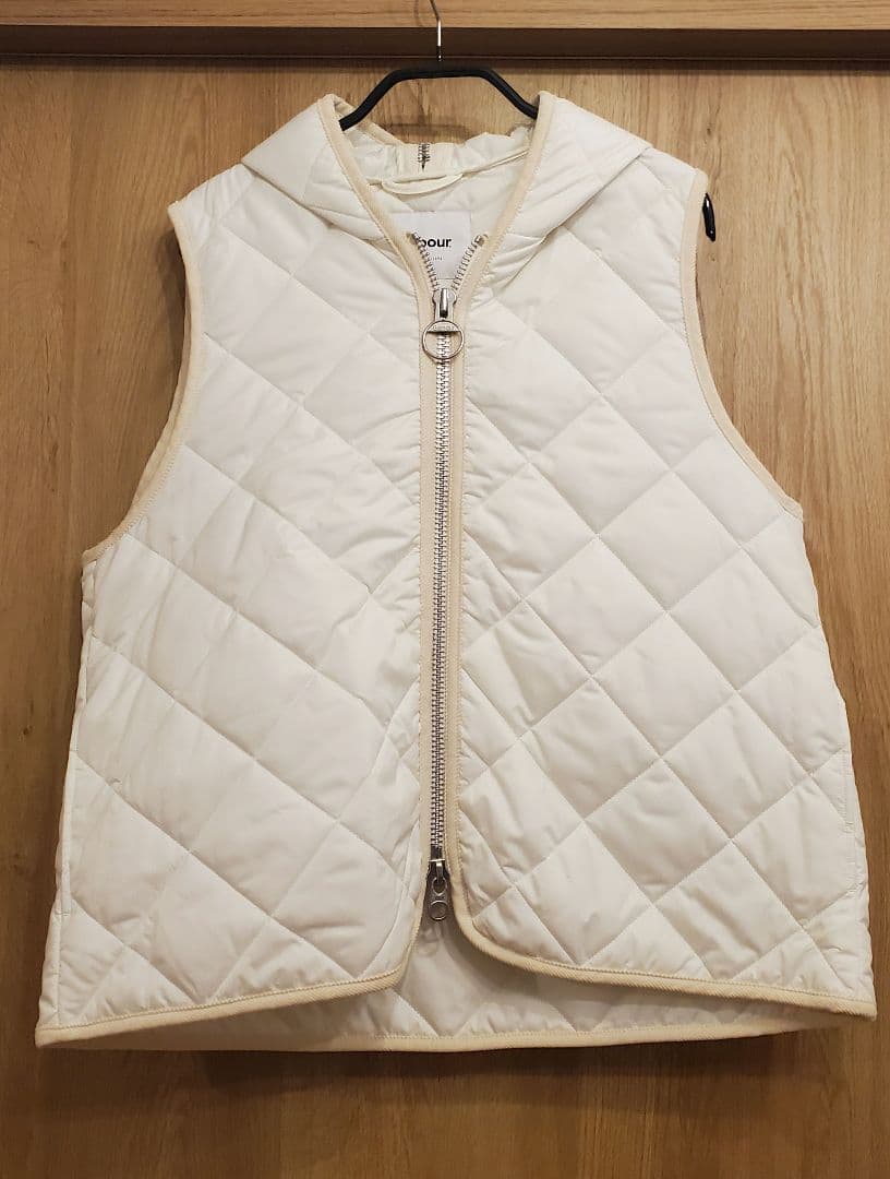 stkdi...☆新品未使用☆Barbour バブアー　ベスト　ホワイト
