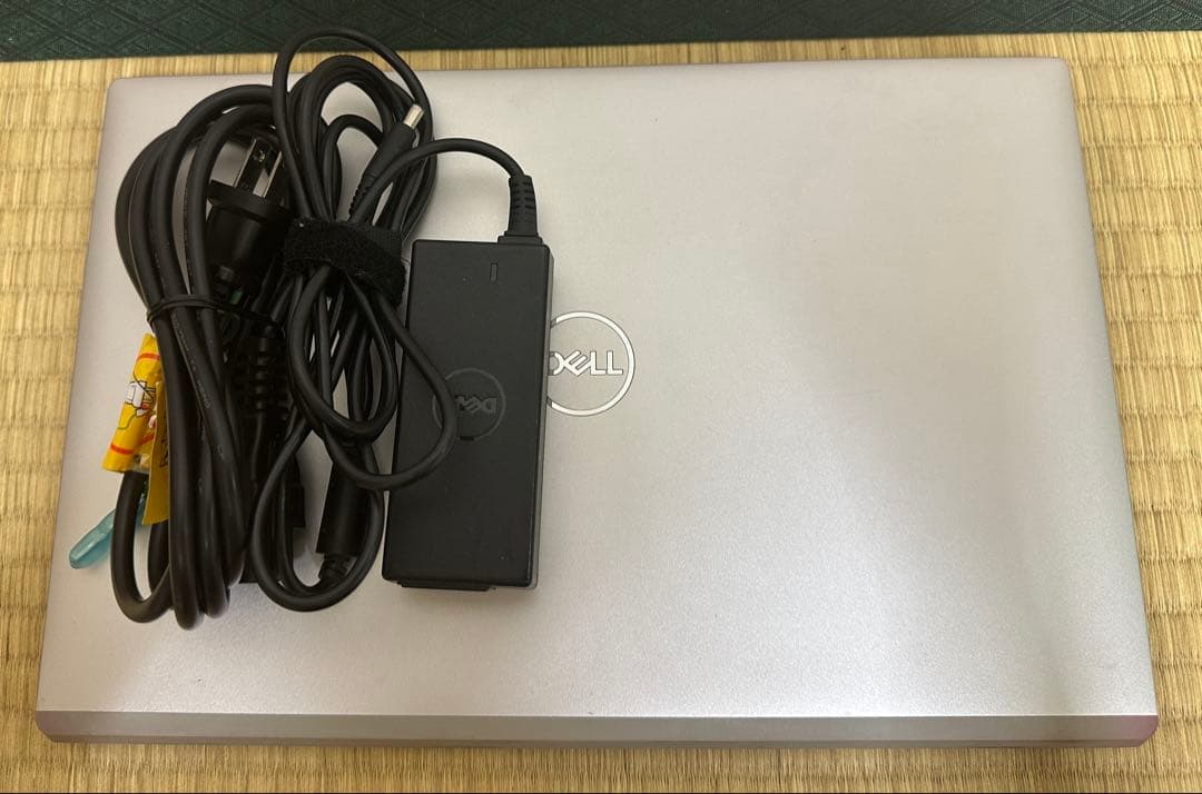 Dell Vostro 5300. Core i5-10210u. メモリ8gb