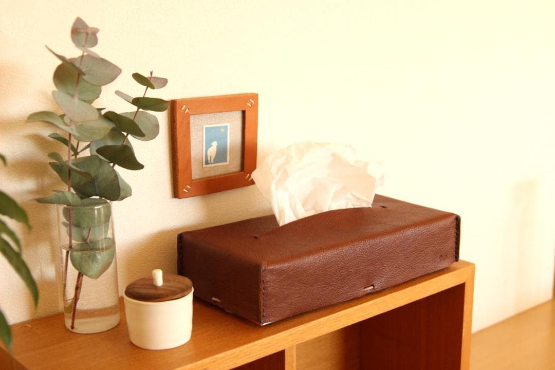 スッキリシンプル！『ヌメ革のBOXティッシュケース【チョコ】』栃木レザー