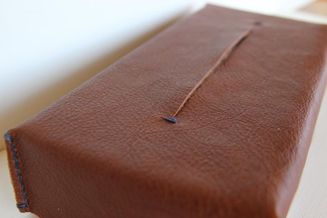 スッキリシンプル！『ヌメ革のBOXティッシュケース【チョコ】』栃木レザー