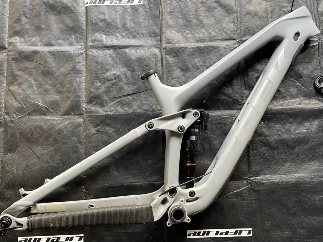 TREK SLASH 9.7 CARBON 29 MEGNEG Mサイズ