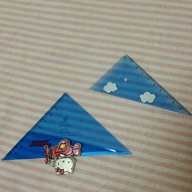 ハローキティ　三角定規