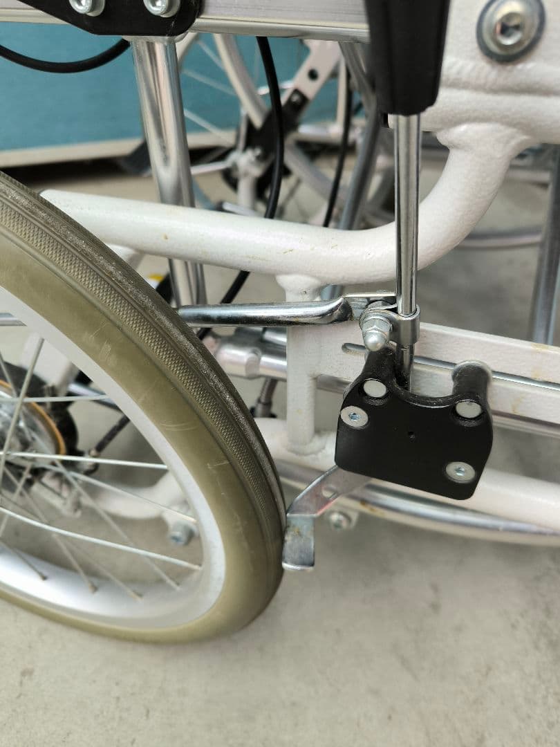 ミキ　リクライニング&ティルト式 介助用車いす BAL-12ノーパンクタイヤ仕様