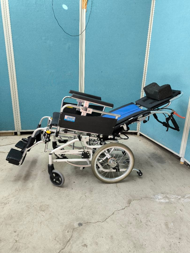 ミキ　リクライニング&ティルト式 介助用車いす BAL-12ノーパンクタイヤ仕様