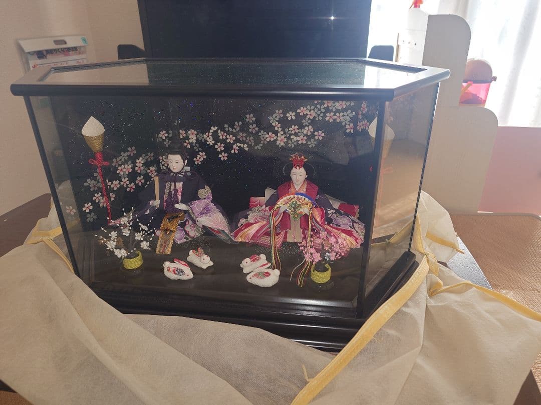 雛人形 桜の花柄 ガラスケース入り