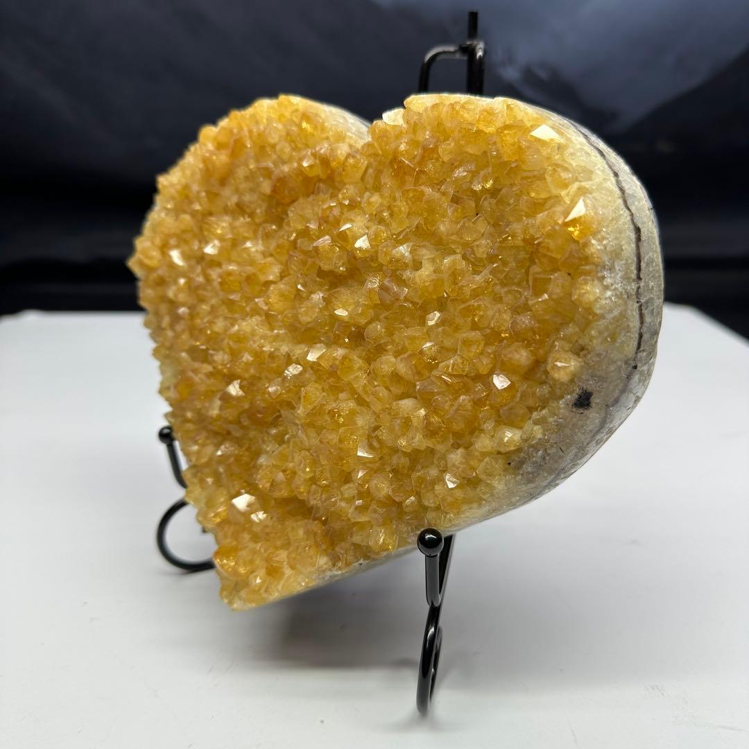 天然石 シトリンのハート　置物　台座付きG.303