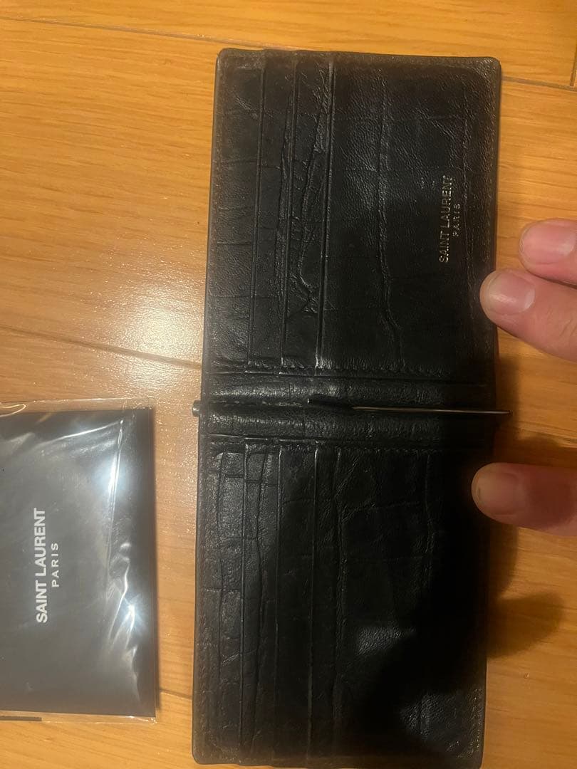 しおんサンローランYSLロゴマネークリップ２つ折り財布ブラック