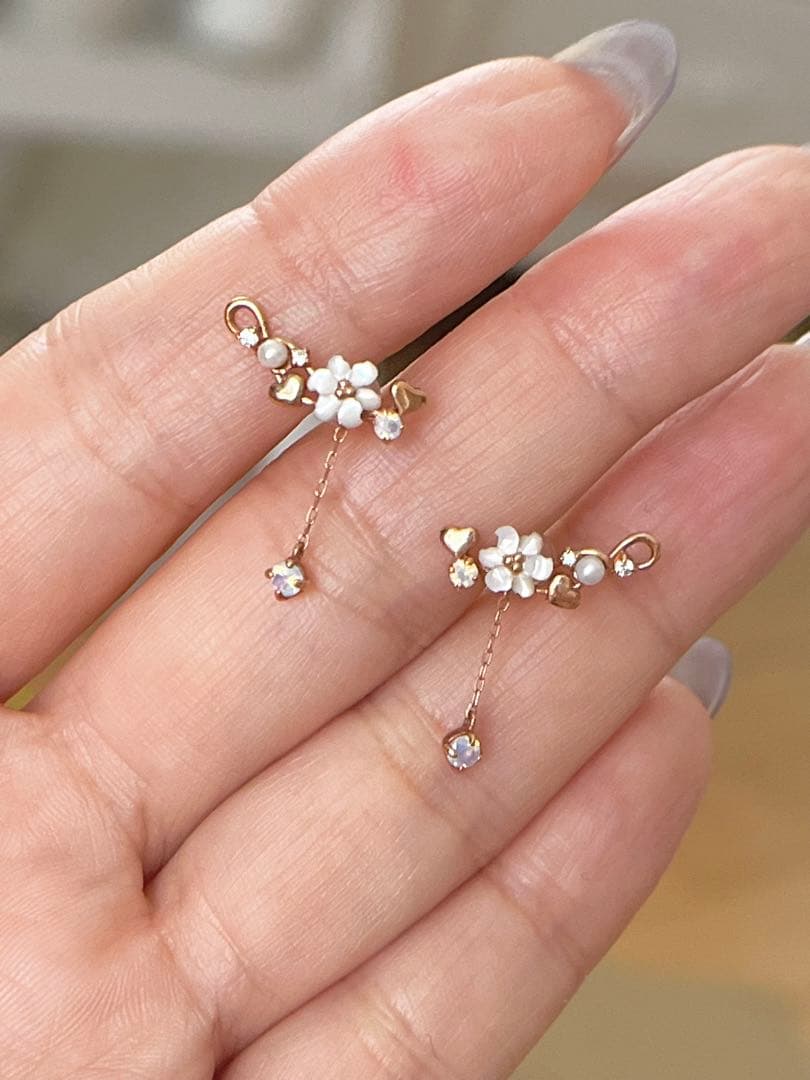 最終K10サマンサティアラ　フラワーモチーフ ピアス(両耳用)