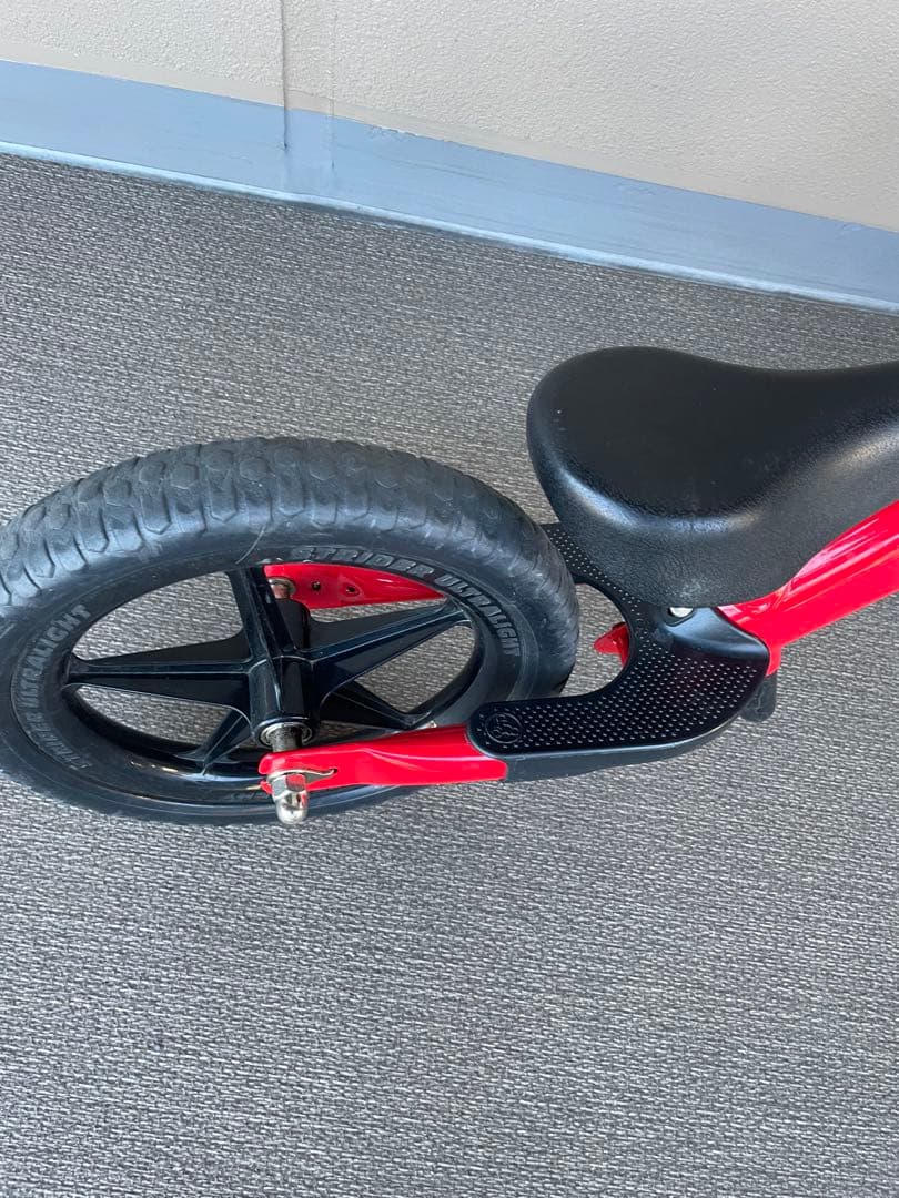 discovery 　STRIDER ストライダー　12インチ　赤