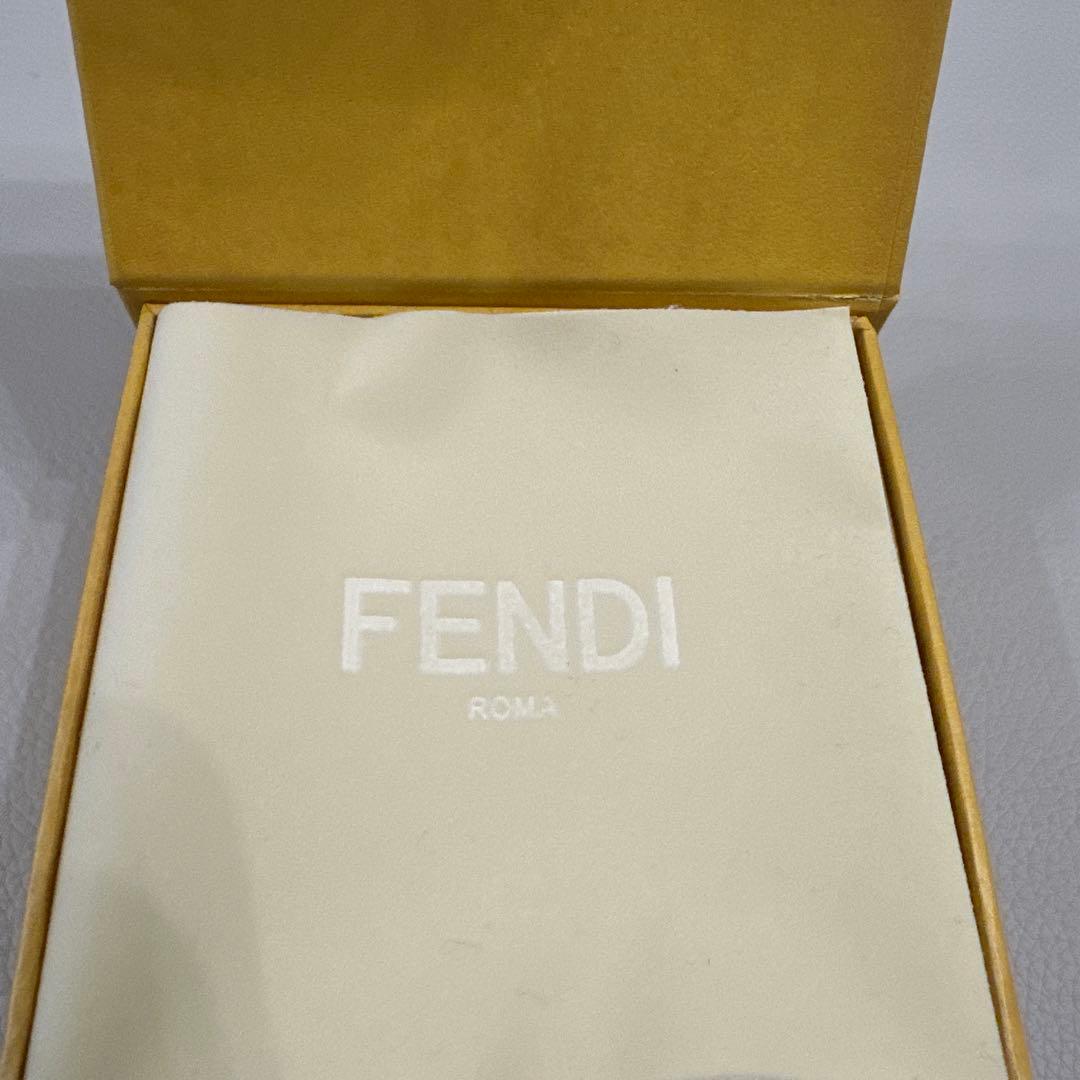 Fendi ゴールドロゴヘアピン箱つき 未使用