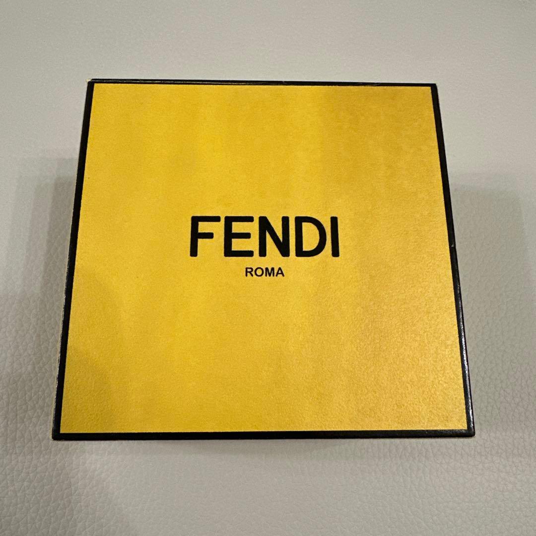 Fendi ゴールドロゴヘアピン箱つき 未使用