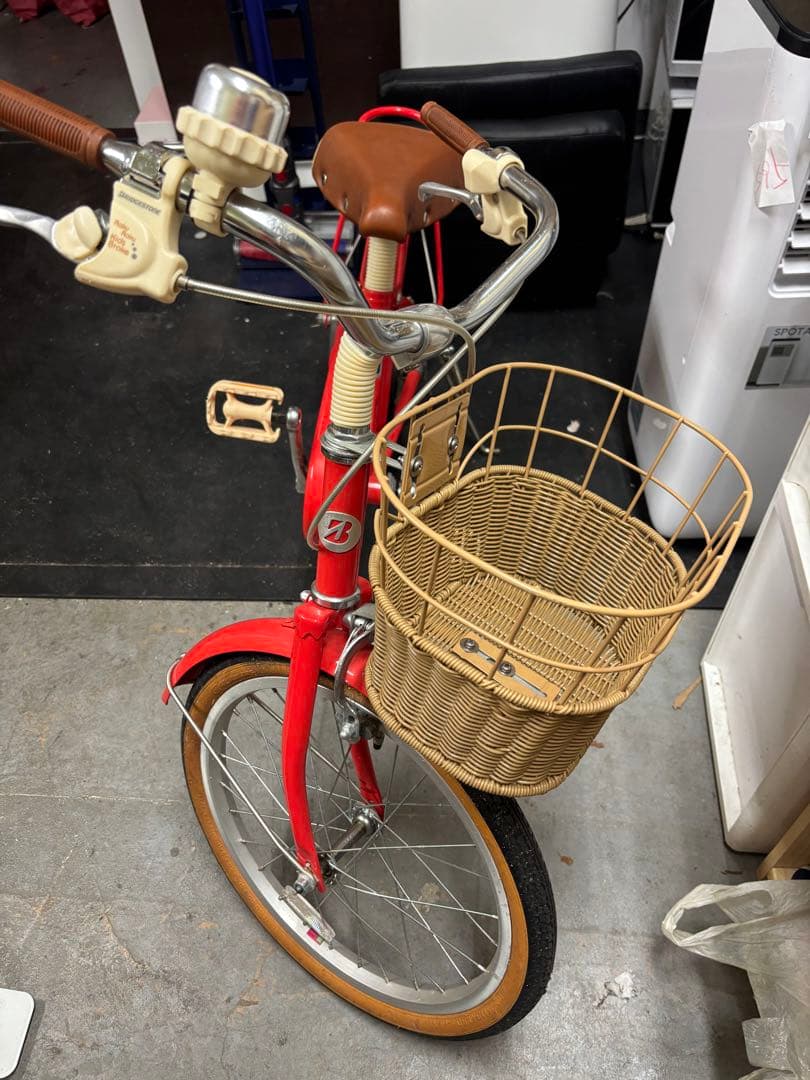 赤い子供用自転車 バスケット付き