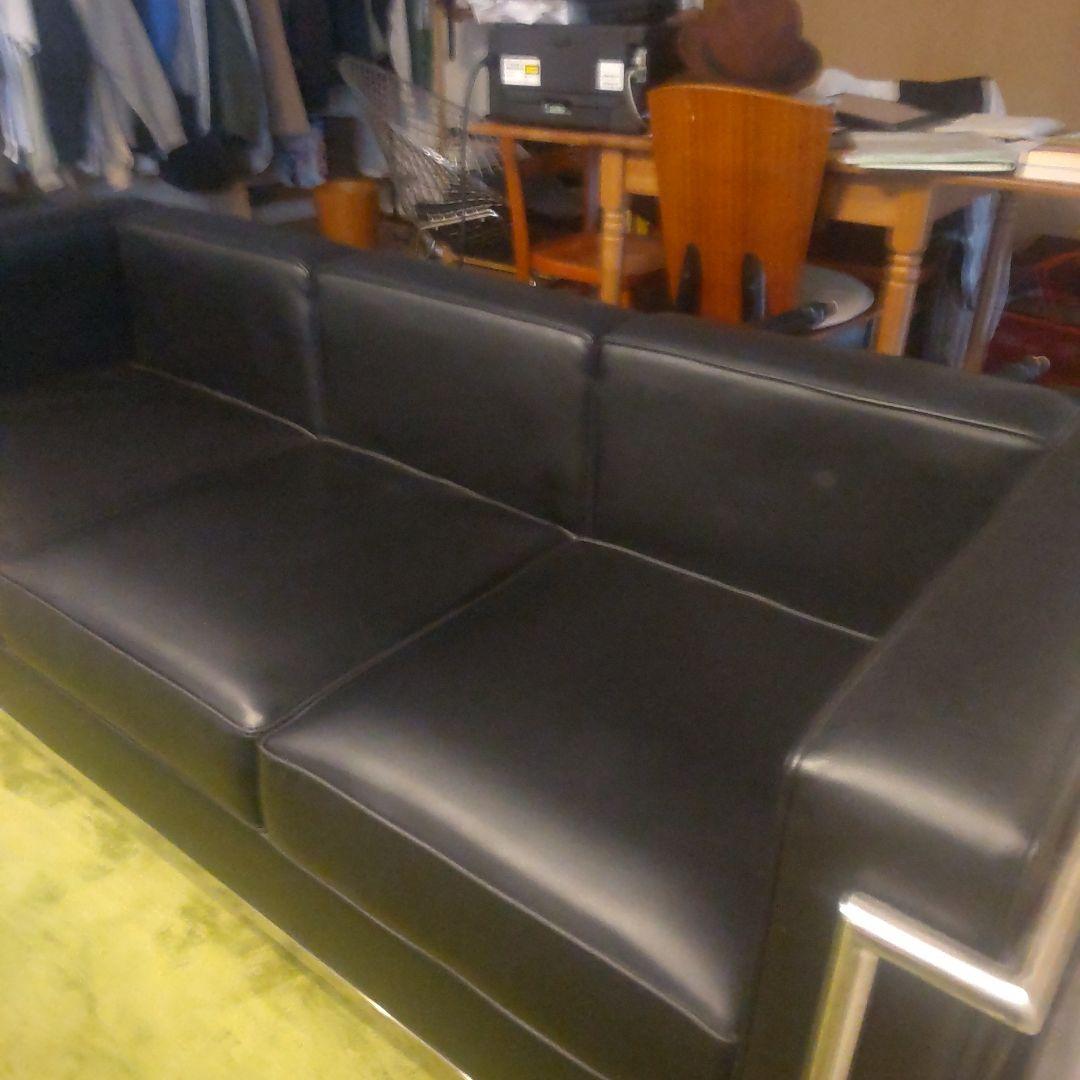 ブラックレザーソファセット コルビュジエのリプロダクト三人掛けと一人掛けセット