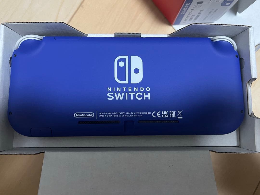 Nintendo Switch Lite 青、ソフトとその特典のマスクなど付き