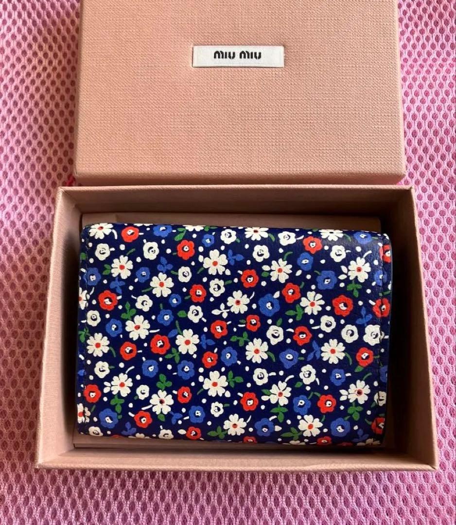 Miu Miu ミュウミュウ　三つ折り財布 花柄